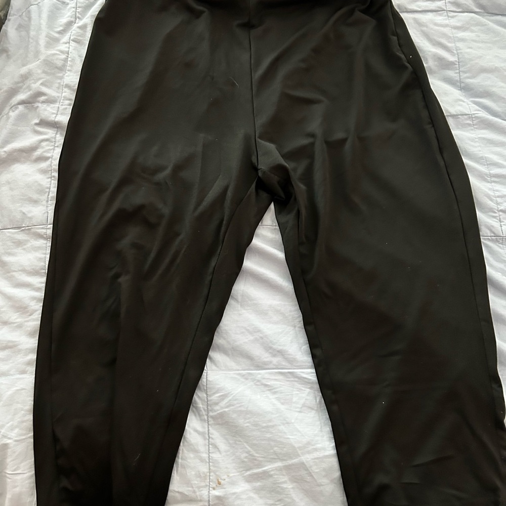 Women’s leggings, size 2x, new never worn, don’t fit, black